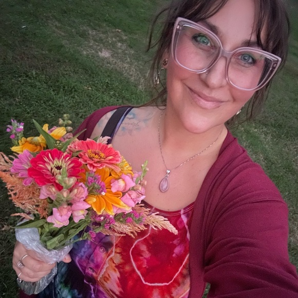 Meet your Posher, Jennifer - Picture 2 of 5